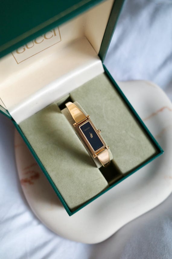 Vintage Gucci 1500L Gold Watch – Swiss Quartz – Black Dial – Women’s Designer Bangle Luxury Timepiece