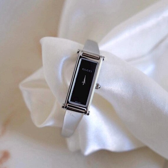 GUCCI グッチ 時計 1500L シルバー バングル 美品 黒文字盤 GUCCI グッチ 時計 1500L シルバー バングル 美品 黒文字盤 GUCCI