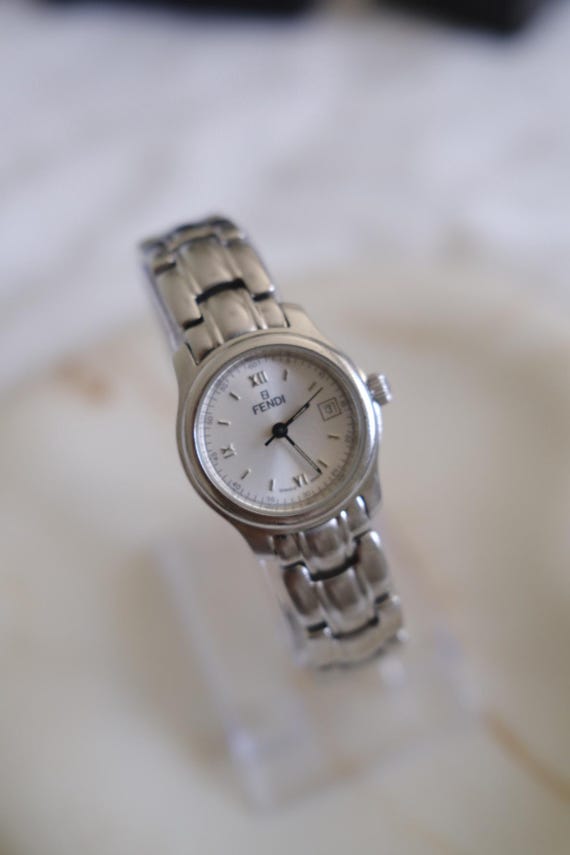 Vintage Fendi 320l Watch - Silver Dial & Round Face  display picture 3