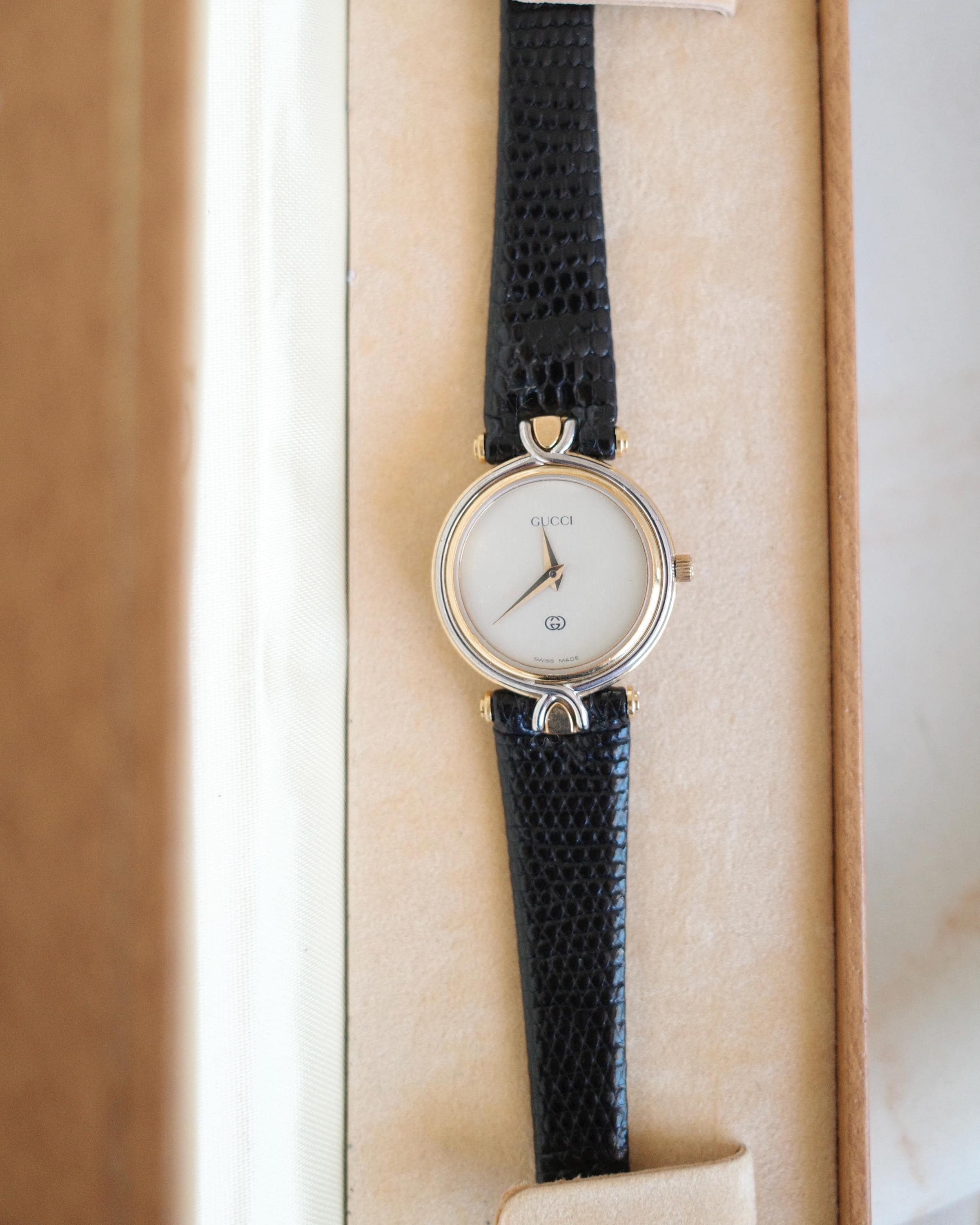 Vintage Gucci 4500L Gold-tone Watch, Black Leather Strap  display picture 2