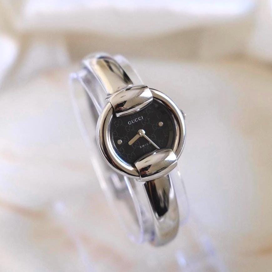 Vintage Gucci 1400L Silver Bangle Watch | Women display picture 1