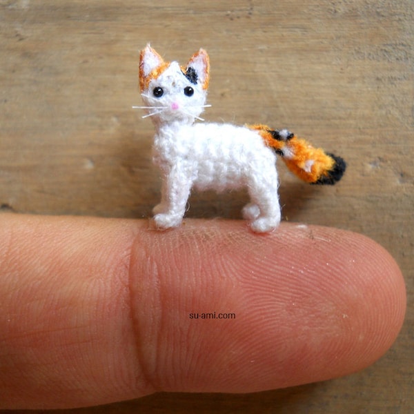 Micro Crochet Turkish Van Cat: Miniature Amigurumi Kitten