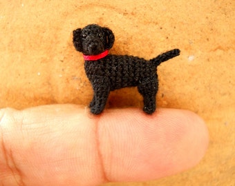 Labrador Retriever negro en miniatura - pequeños animales rellenos de perros de ganchillo - hechos a pedido