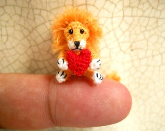 0.8 inch Lion Holding Heart -  Micro Crochet Miniature Animal - Made To Order