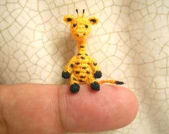 Jirafa de crochet: Miniatura de casa de muñecas amigurumi