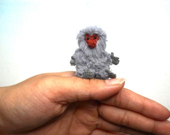 Mono de nieve de ganchillo: macaco japonés peludo en miniatura
