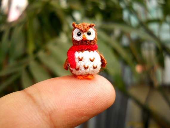Hibou Marron Foulard Rouge Oiseau Minuscule Petit Amigurumi Miniature Stuffed Animal Réalisé Sur Commande