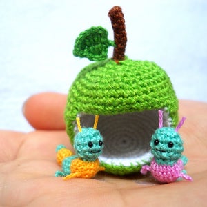 Miniature Worms and Apple, Micro Crochet Valentine Worm Couple Made To Order image 4