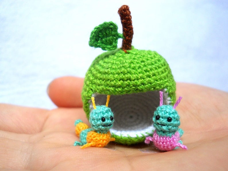Miniature Worms and Apple, Micro Crochet Valentine Worm Couple Made To Order image 4