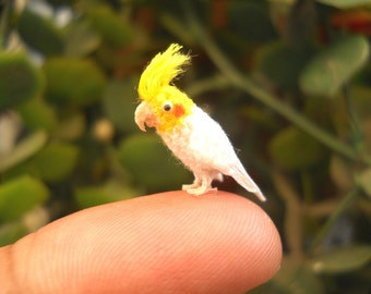 Valkparkiet kaketoe - Micro Amigurumi miniatuur haak vogel Knuffeldier - Made To Order
