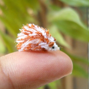 Miniaturowy Jeż Amigurumi - Mikro Szydełkowe Miniaturowe Małe Pluszowe Zwierzęta - Wykonane Na Zamówienie