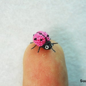 Mariquita Rosa - Mariquita Miniatura Micro Crochet - Hecha a la medida