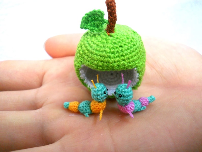 Miniature Worms and Apple, Micro Crochet Valentine Worm Couple Made To Order image 3