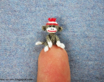 Kleinste Sock Monkey - Micro Amigurumi haak miniatuur Sock Monkey Stuff Animal - op bestelling gemaakt