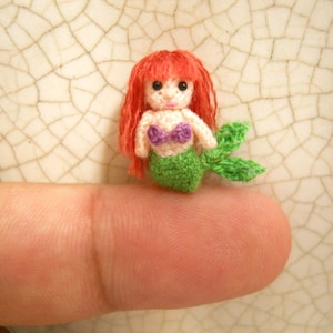Micro Mini Green Mermaid - Amigurumi Crochet Tiny doll - Hecho a pedido