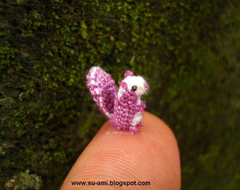 Dulce Ardilla Diminuta - Micro Crochet Pequeños Animales Amigurumi - Hecho a la medida