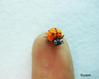Mariquita Naranja - Micro Amigurumi Crochet Miniatura Mariquita - Hecho a la medida
