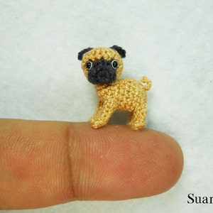 Cão Pug Fawn - Pequeno e minúsculo animal de estimação em miniatura de crochê - feito sob encomenda