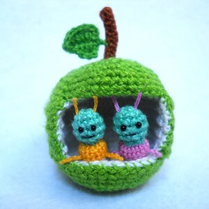 Miniature Worms and Apple, Micro Crochet Valentine Worm Couple Made To Order image 7