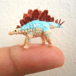 Mikro Stegosaurus - häkeln Miniatur Dinosaurier - auf Bestellung gefertigt