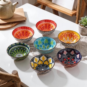 Cuencos de cerámica de vibrante estilo marroquí, vajilla bohemia hecha a mano, regalo perfecto para amantes de la gastronomía y la decoración del hogar.