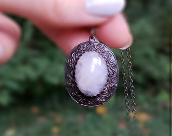 Rose quartz pendant necklace