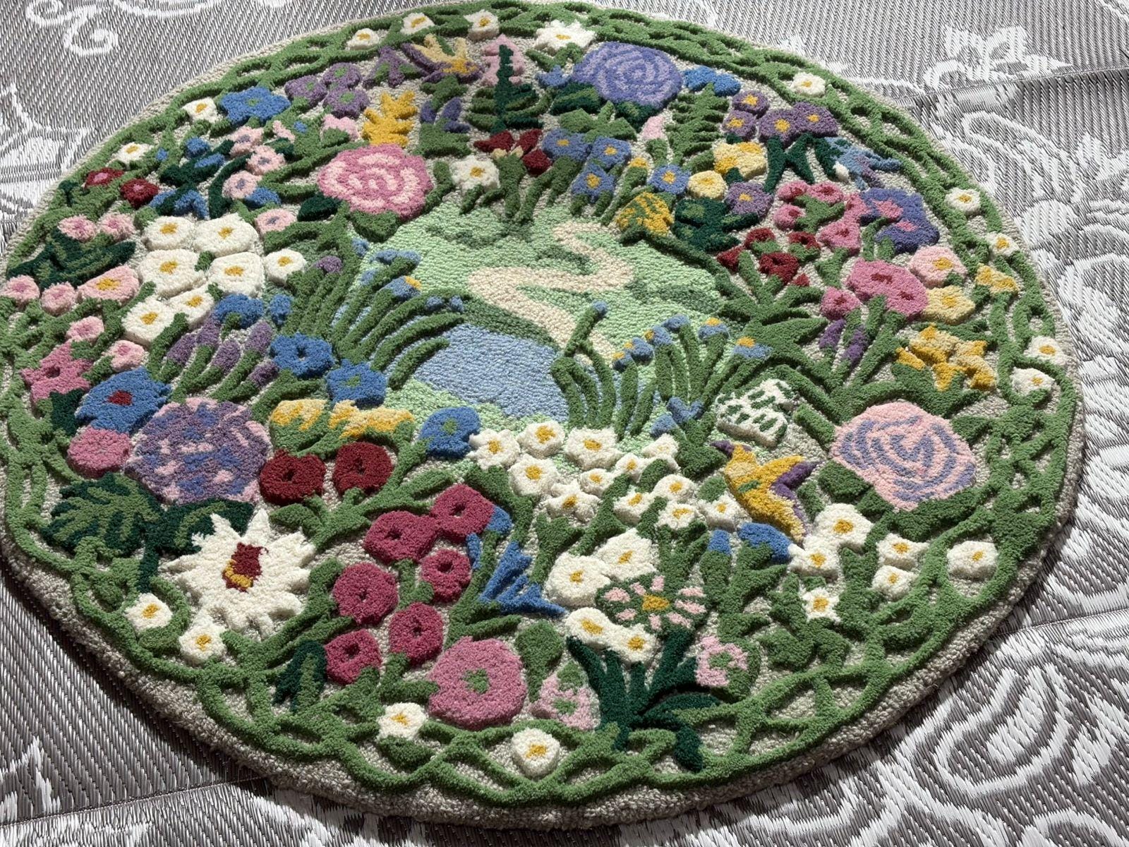 Cottage Rug Round Hand-tufted Wool Round Rug: Cottagecore Floral Meadow Design, Bedroom ...