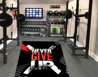 "Motivierender Teppich: Rutschfester Fitness Teppich, ""Never Give Up"""