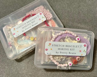 Kit para hacer pulseras de la amistad: Cuentas pequeñas, cuentas con letras, dijes de plata, cordón elástico.