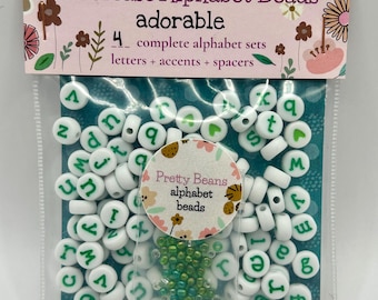 Cuentas con letras minúsculas del alfabeto de 7 mm: Tipografía adorable, blanca con letras verdes, producto exclusivo.