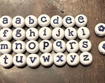 Cuentas azules con letras minúsculas del alfabeto, 7 mm, fuente adorable, producto exclusivo.