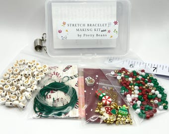 Kit para hacer pulseras navideñas: Cuentas, dijes, letras e hilo, más de 300 piezas.