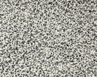 Cuentas con letras minúsculas de 7 mm: Fuente adorable, cuentas blancas con letras negras para la creación de joyas.