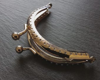Marco de metal en forma de arco de 9 cm, color plata brillante, con cierre de boquilla para hacer bolsos (8,5 cm)