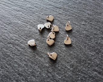 10 o 50 pequeños dijes de corazón plano de acero inoxidable de 6 x 5 x 0,9 mm