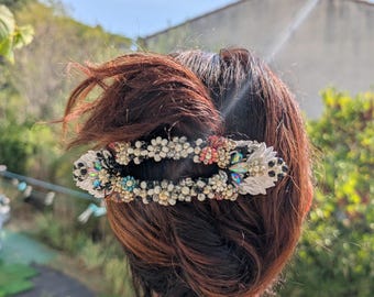 Grande pince à cheveux stylisée et unique