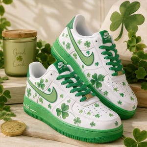 Benutzerdefinierte Air Force 1 Clover, Shamrock Sneakers, handbemalte grüne Schuhe, grünes Glück Schuhe