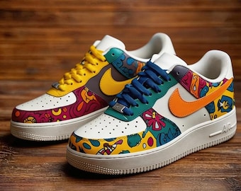 Zapatillas AF1 asimétricas personalizadas con diseño de garabatos urbanos: zapatillas de arte pop vibrantes pintadas a mano, un estilo urbano único y atrevido.