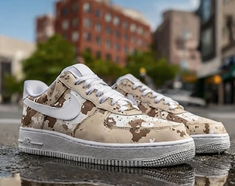 Spersonalizowane buty Nike Air Force 1 Desert Camo, buty sportowe AF1 z efektem sprania farby, buty streetwear w kolorze khaki i brązu w odcieniu ziemi, wyjątkowy prezent dla niego
