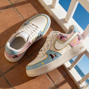 Scarpe Air Force personalizzate ispirate alle fiabe vintage, con giostra dipinta a mano, cavallo e stelle - Calzature dall'estetica sognante, regalo per lei immagine 4