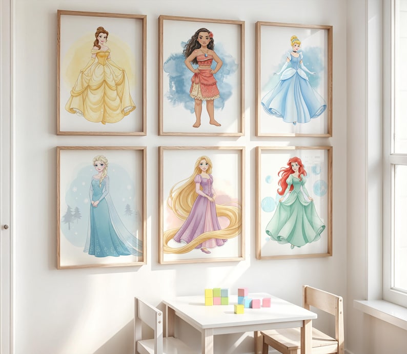Puede incluir: Seis impresiones en acuarela enmarcadas de princesas de Disney. Las princesas son Bella con un vestido amarillo, Moana con un atuendo rojo, Cenicienta con un vestido azul, Elsa con un vestido azul, Rapunzel con un vestido morado y Ariel con un vestido verde.