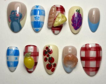 Uñas postizas con diseño de comida para picnic, juego 3D de pan de queso, limón, tomate y cuadros vichy.