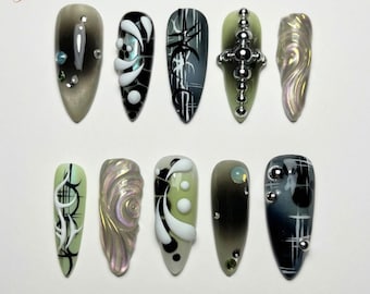 Uñas postizas abstractas verdes y negras con forma de almendra, set de diseño 3D cromado oscuro.