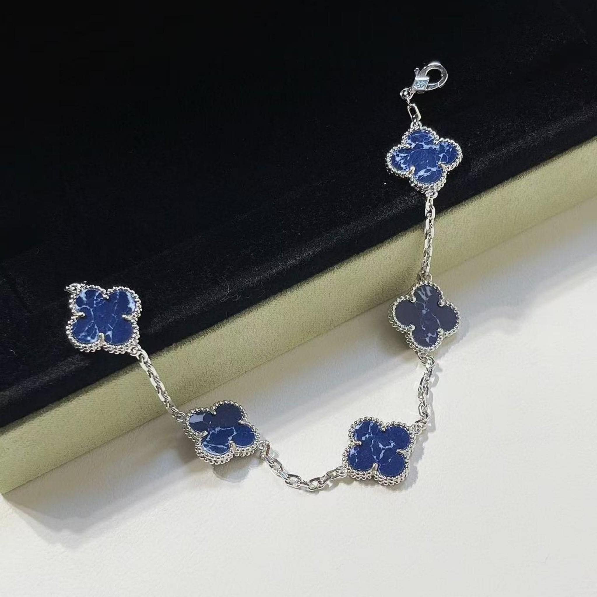 Van cleef bracelet chalcedony - Etsy 日本