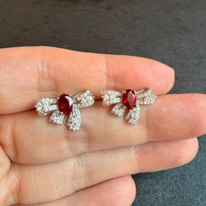 Lab Erstellt Rubin Bogen Ohrringe, Taubenblut Rot Rubin Ohrstecker, S925 Sterling Silber Bogen Knoten Ohrringe für Frauen