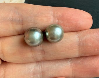 High Luster Tahitian Pearl Stud Earrings, Natural Platinum Gray Saltwater Pearls 9.8mm, Timeless Fine Jewelry
