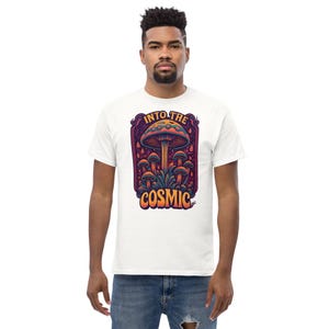 Into the Cosmic T-shirt – T-shirt met psychedelische paddenstoel, trippy festivalshirt, retro kosmische kunsttop voor rave- en streetwear