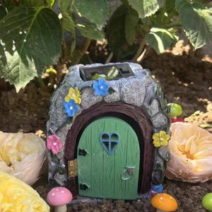 Light Up Fairy Door for Trees,Whimsical Garden Gnome Door, Miniature Enchanted Entrance,Outdoor Tree Trunk Decor,Fairy Garden Accessory Gift