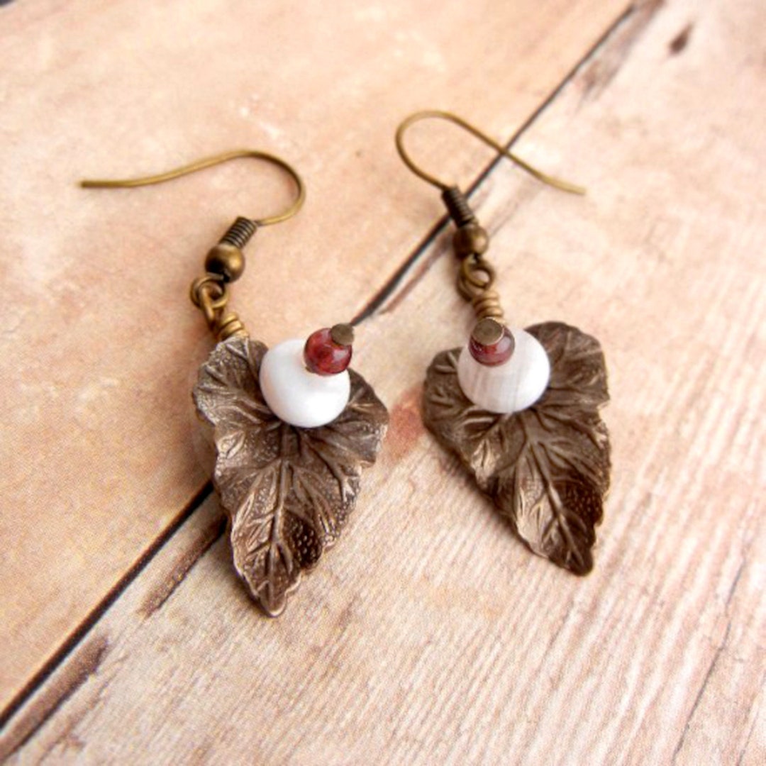 Bronze leaf earrings with white agate gemstones and red Etsy Italia