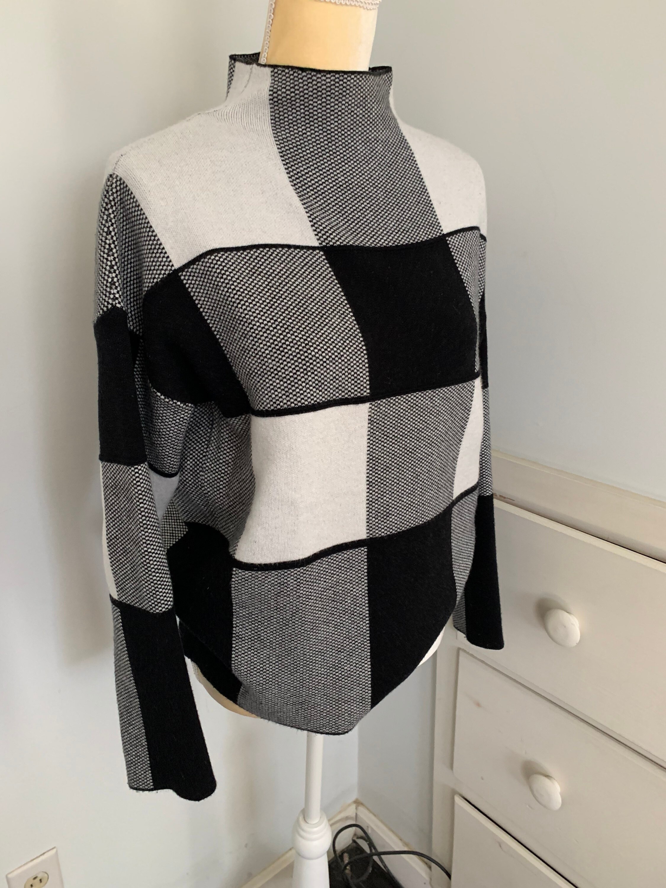Vintage Tahari Black and White Block Sweater-size Large - Etsy Sweden